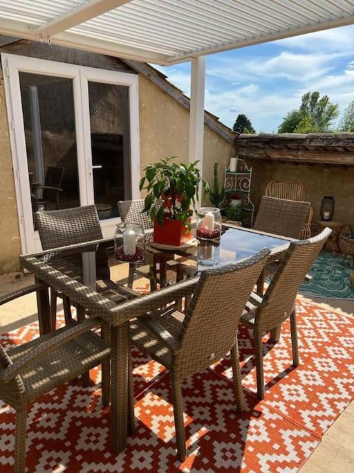 Au Mas Des Glycines - Gite La Tropezienne - 5 Personnes Camaret-sur-Aigues Екстериор снимка